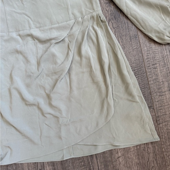 Abercrombie & Fitch Long-Sleeve Draped
Skirt Mini Dress Sage Green NWT - Picture 7 of 9